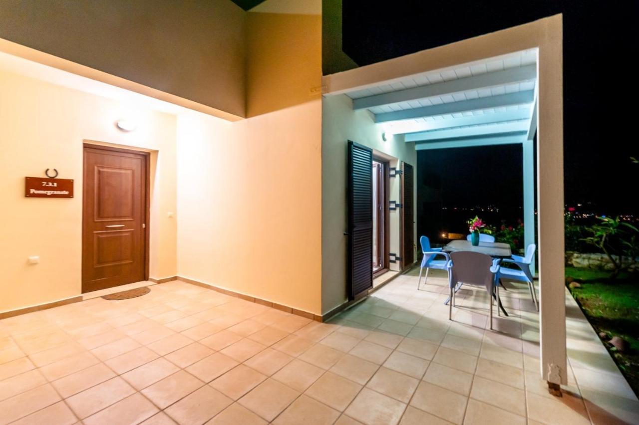 Villa Pomegrante Exopoli Luaran gambar